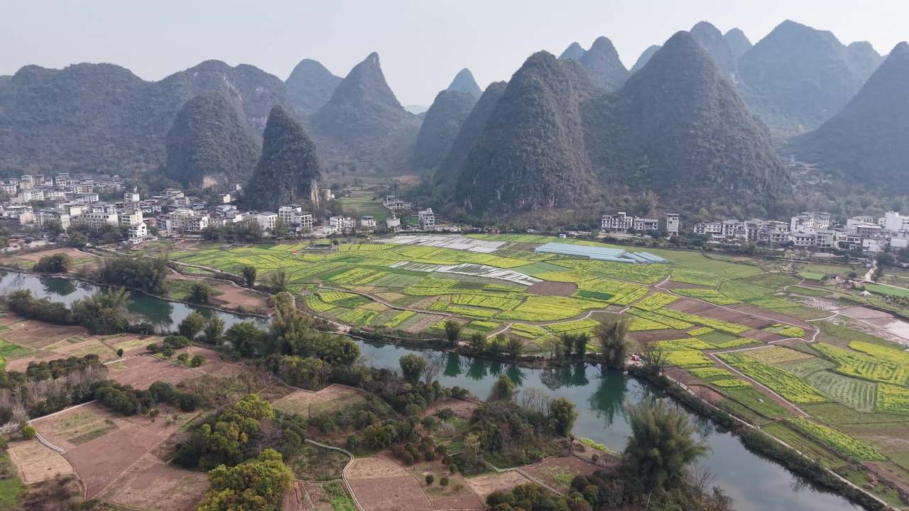 桂林山水间的田园诗画