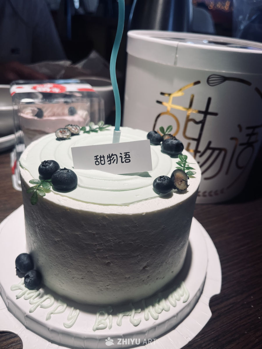 蓝莓奶油生日蛋糕