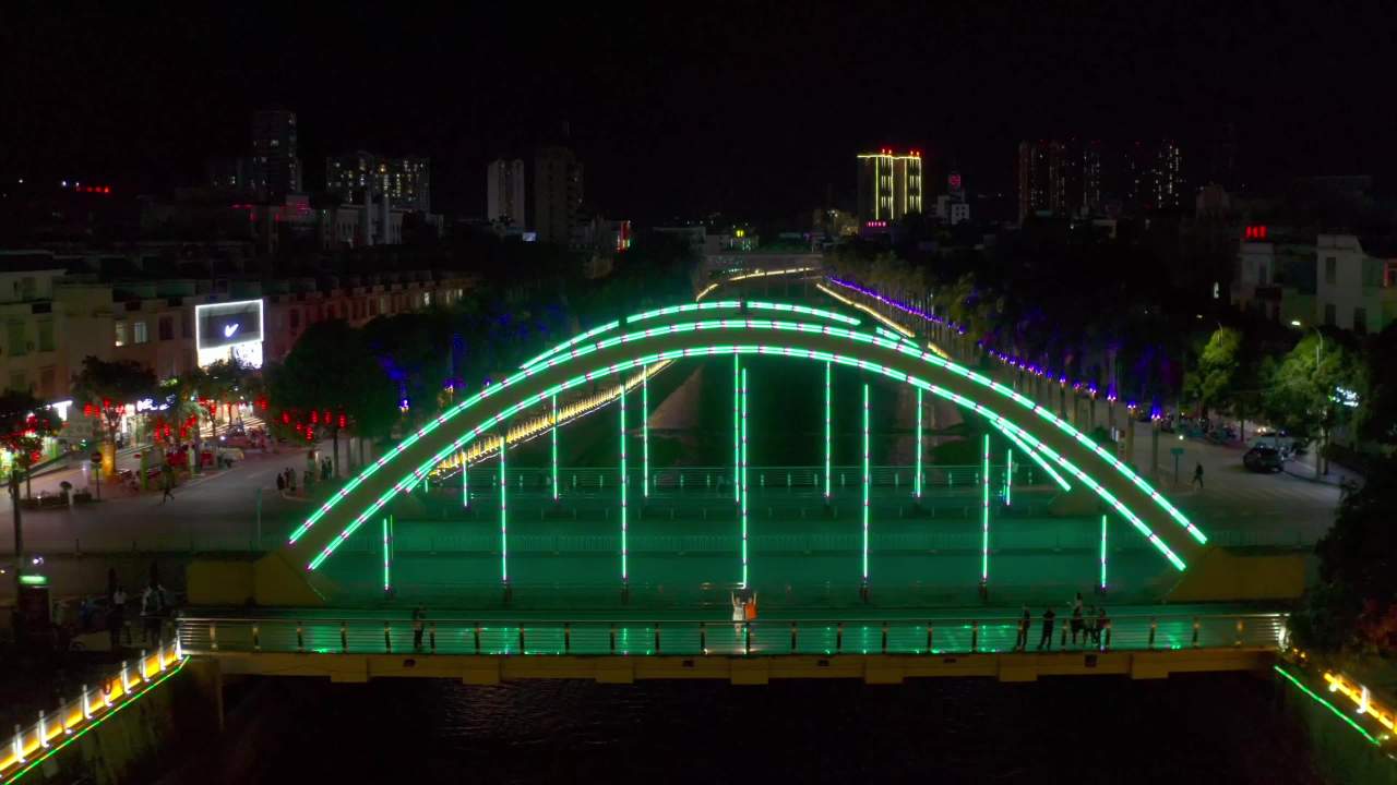 夜色中的城市之光