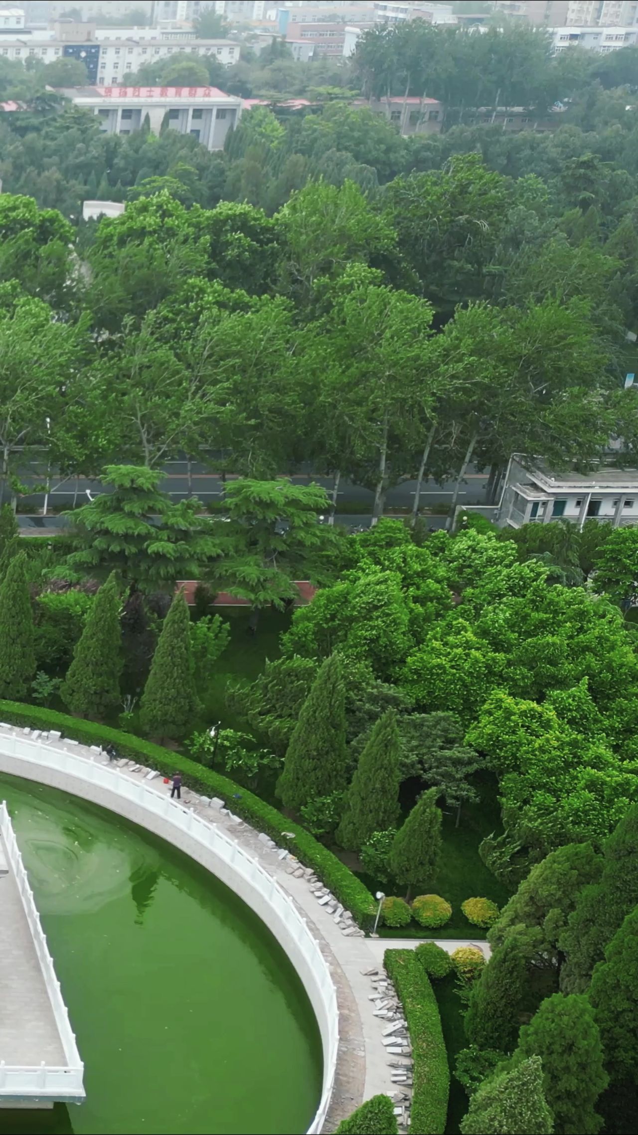 河北邯郸烈士公园竖屏航拍  
