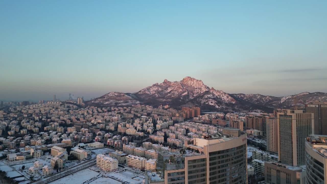 青岛石老人浴场海边雪景航拍 18
