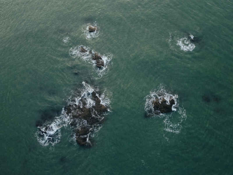 海浪冲击礁石 3