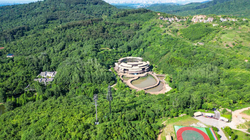 航拍湖北襄阳草庐剧场  