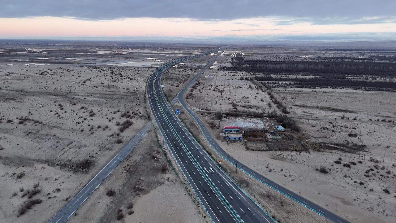 新疆S22高速公路 8