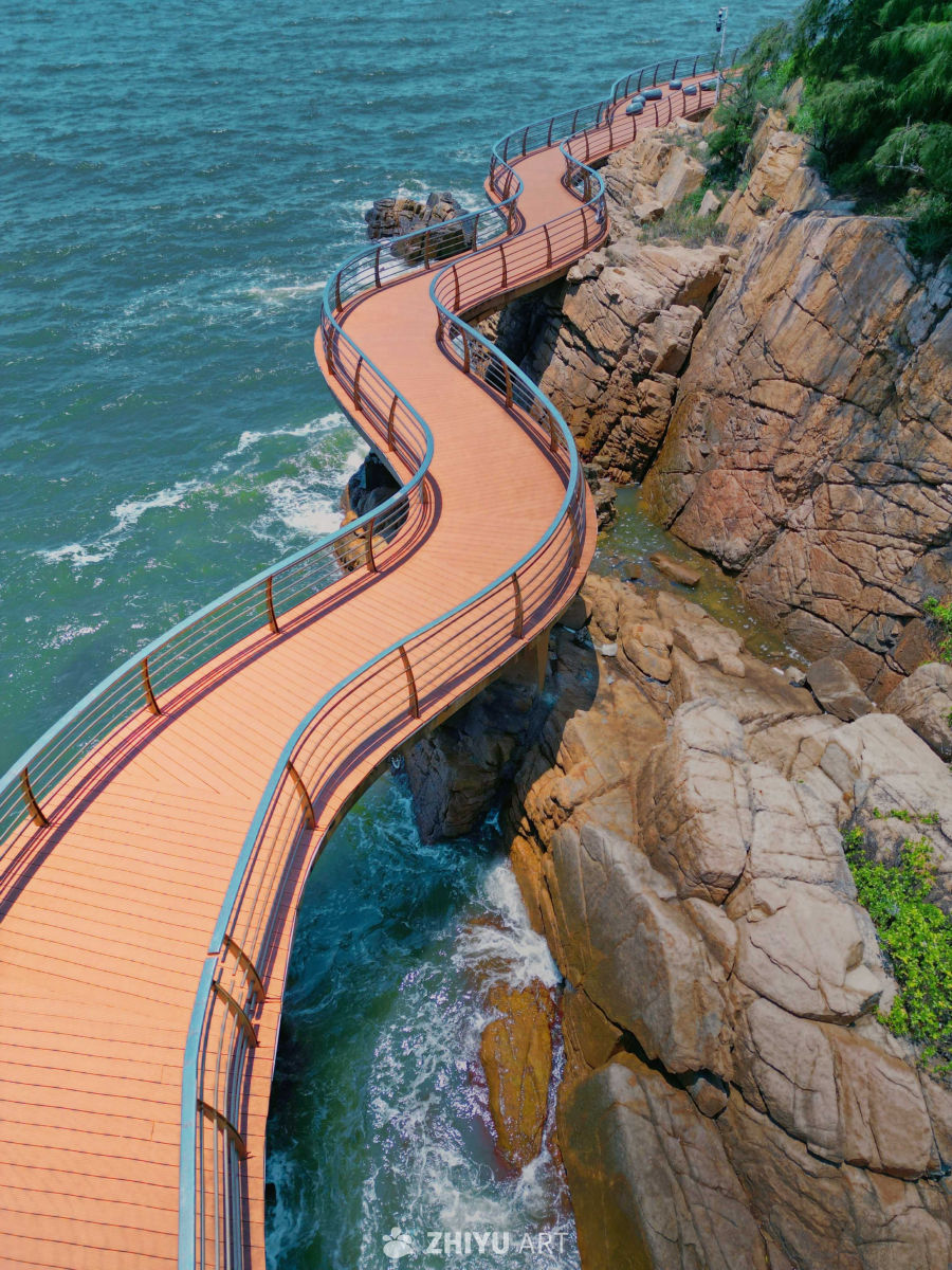 海岸蜿蜒栈道