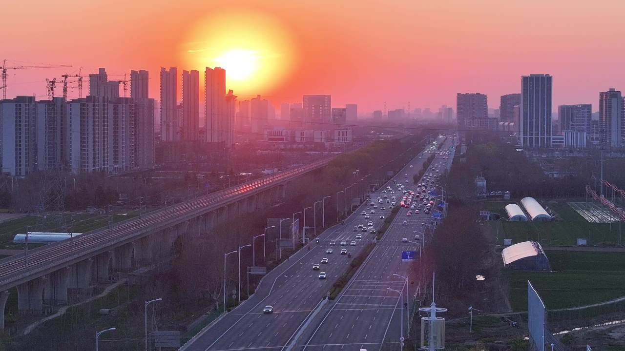 晨曦中的都市繁华