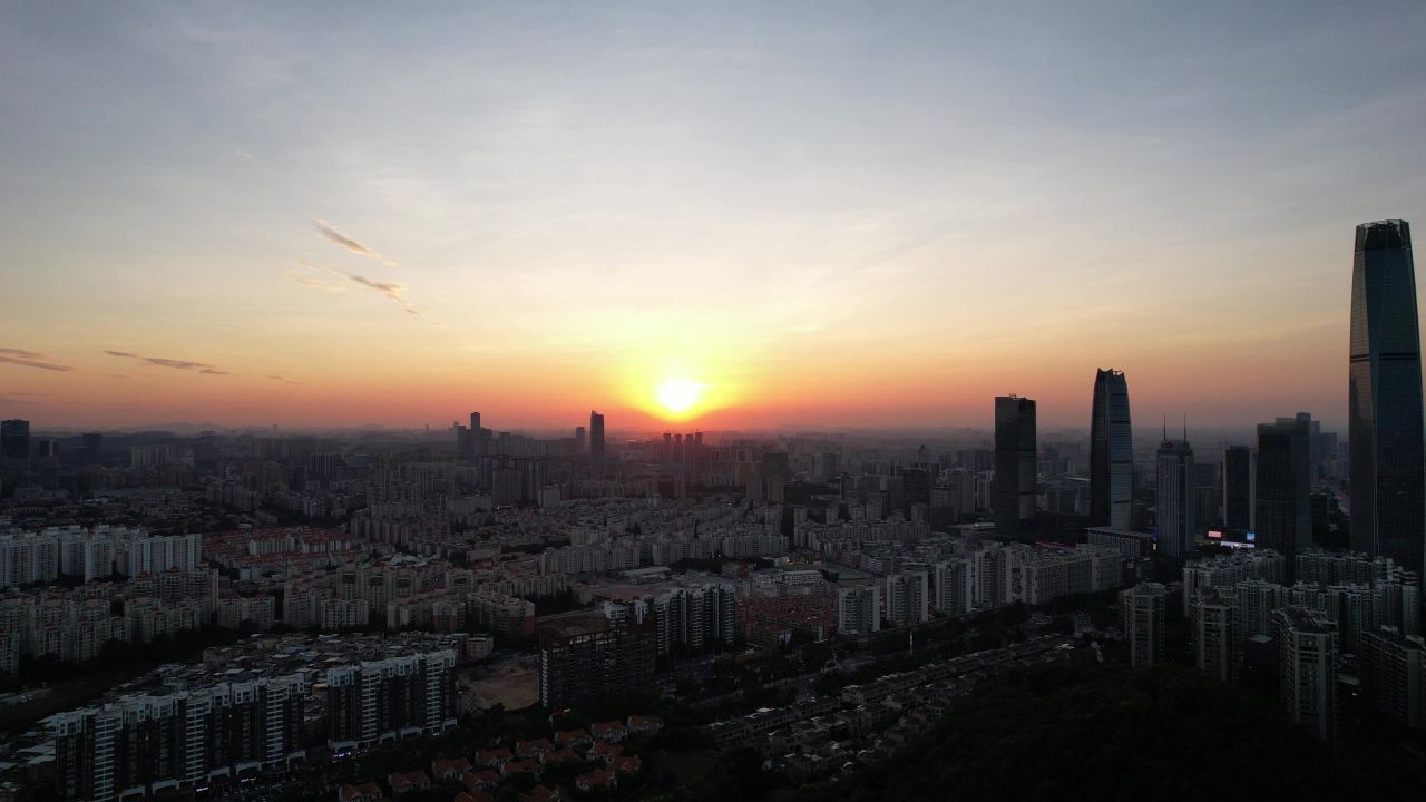 城市夕阳晚霞日落火烧云航拍东莞大景 