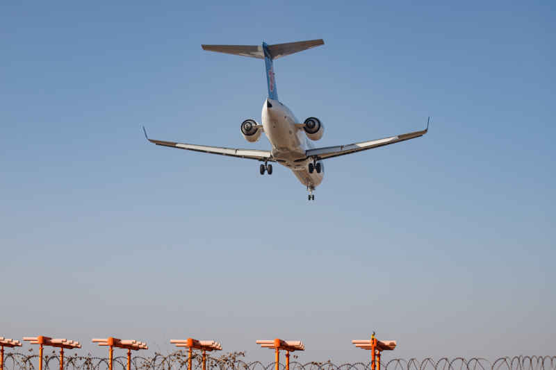 中国南方航空国产ARJ21-700(B-652M)飞机降落洛阳北郊机场 10