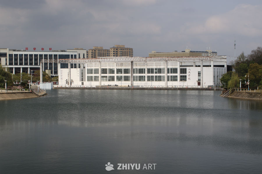 湖畔大学建筑