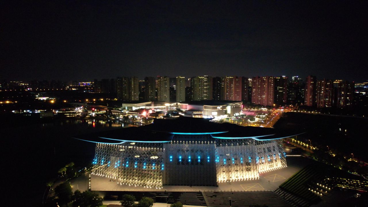 江苏无锡大剧院夜景灯光航拍