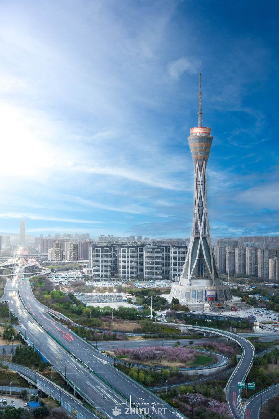 郑州中原明珠塔和大玉米同框