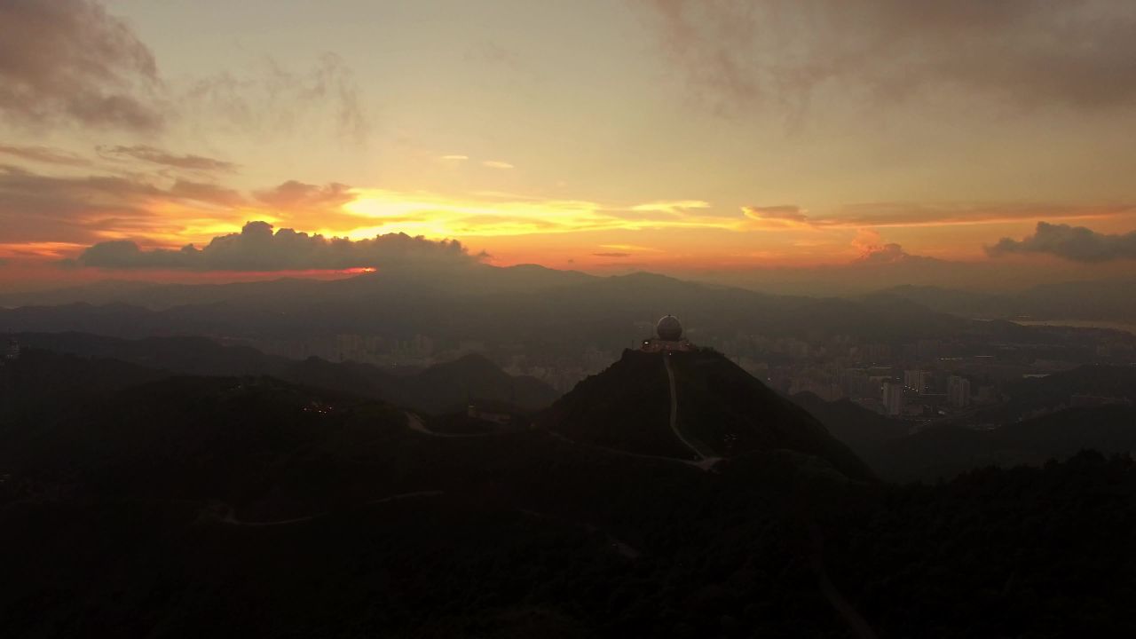 日落山顶上景观