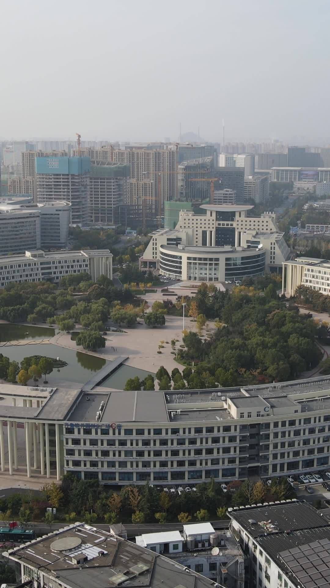 现代都市的静谧与繁华