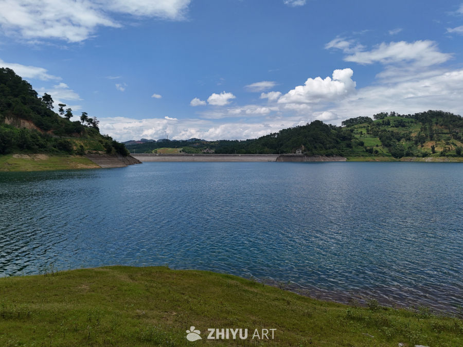 湖畔静谧时光