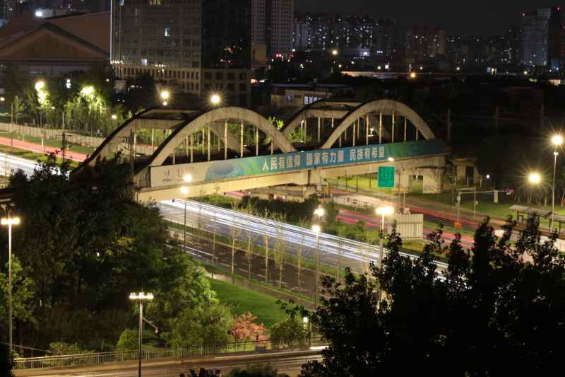 成都市东三环车轨夜景 8