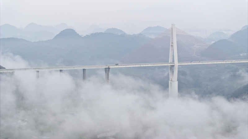 雾锁大桥