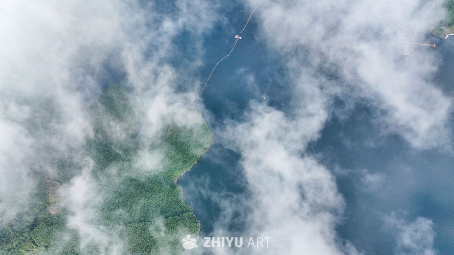 航拍云雾缭绕湖泊美景湖光山色自然风光 12