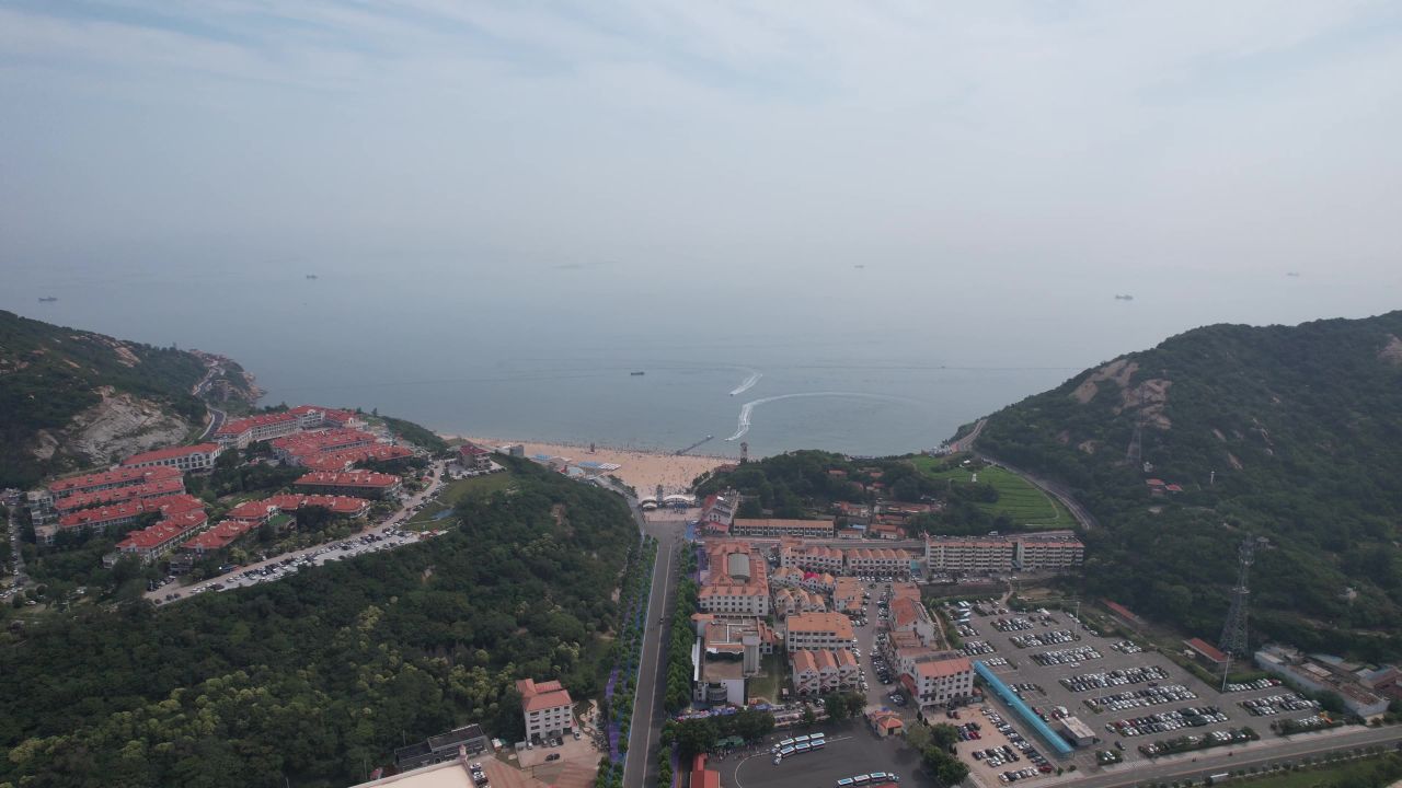 江苏连云港市连岛景区大海海浪沙滩 