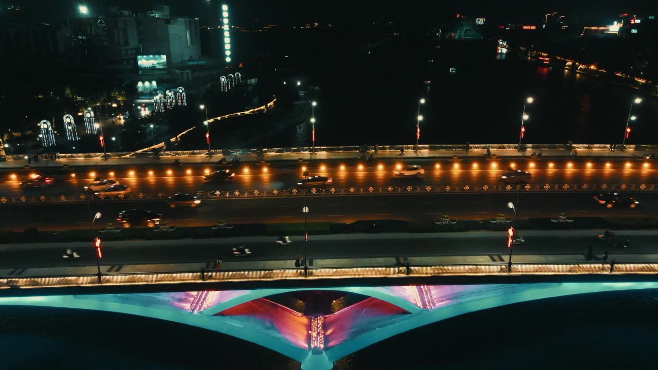 城市航拍广西桂林解放大桥航拍夜景延时