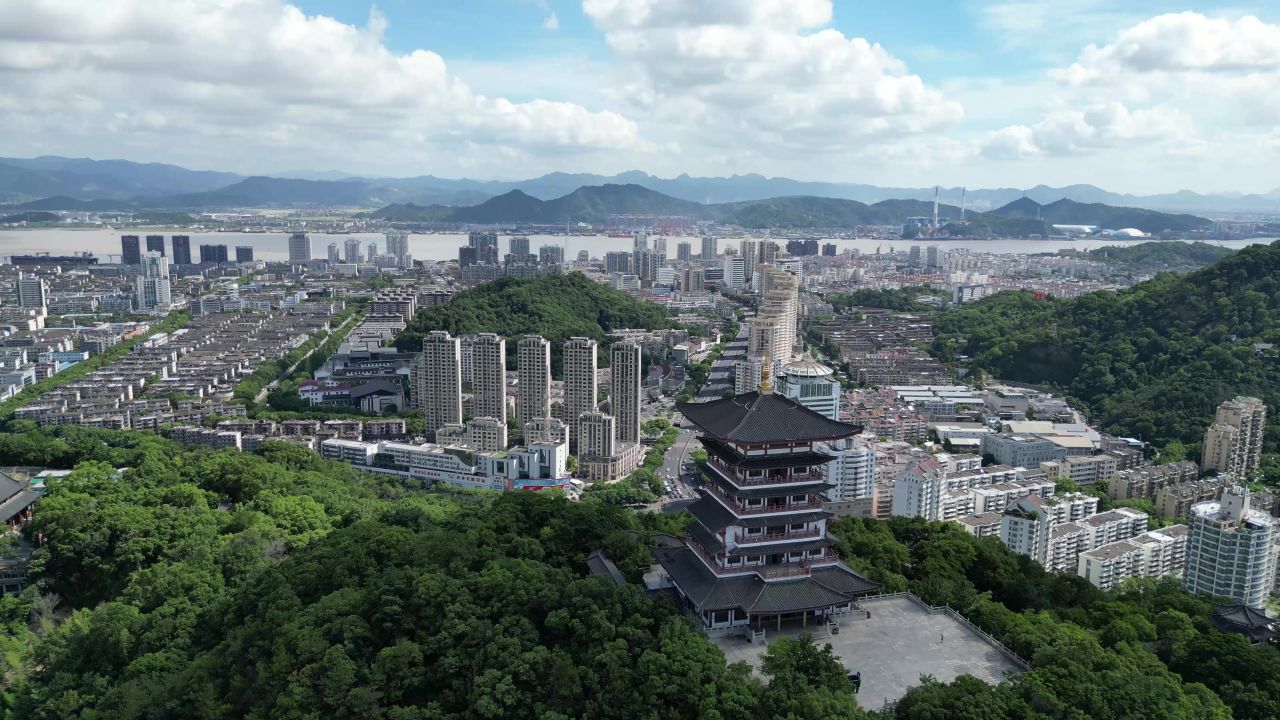  航拍台州白云飞瀑公园白云阁