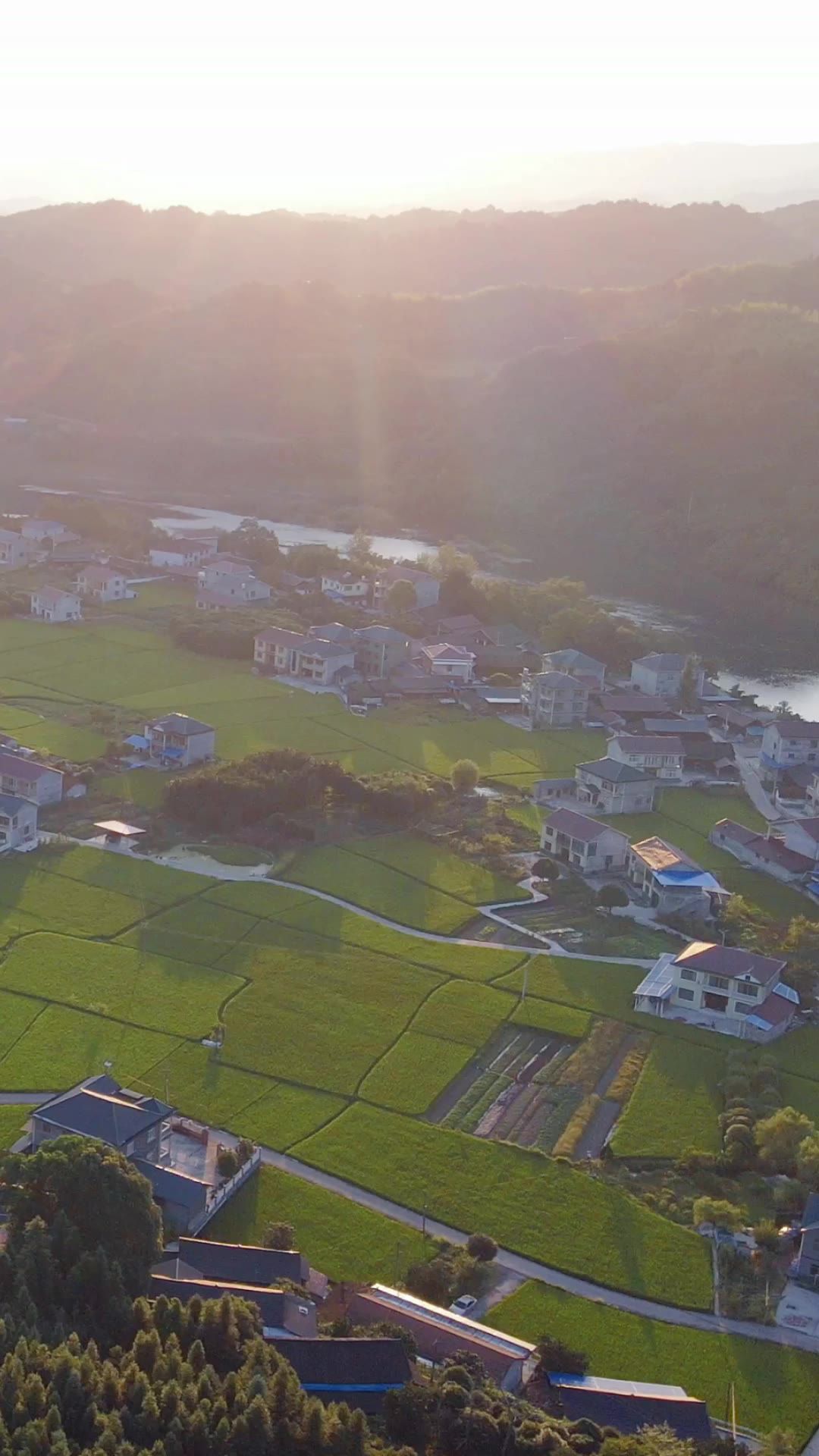 航拍夕阳晚霞美丽乡村