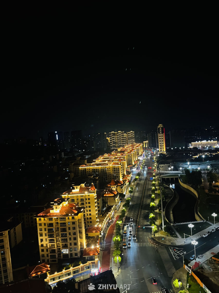 夜幕下的城市灯火