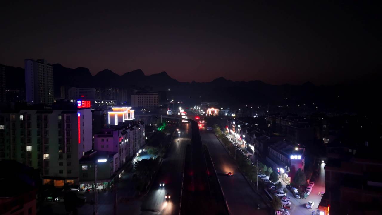 夜幕下的城市繁华