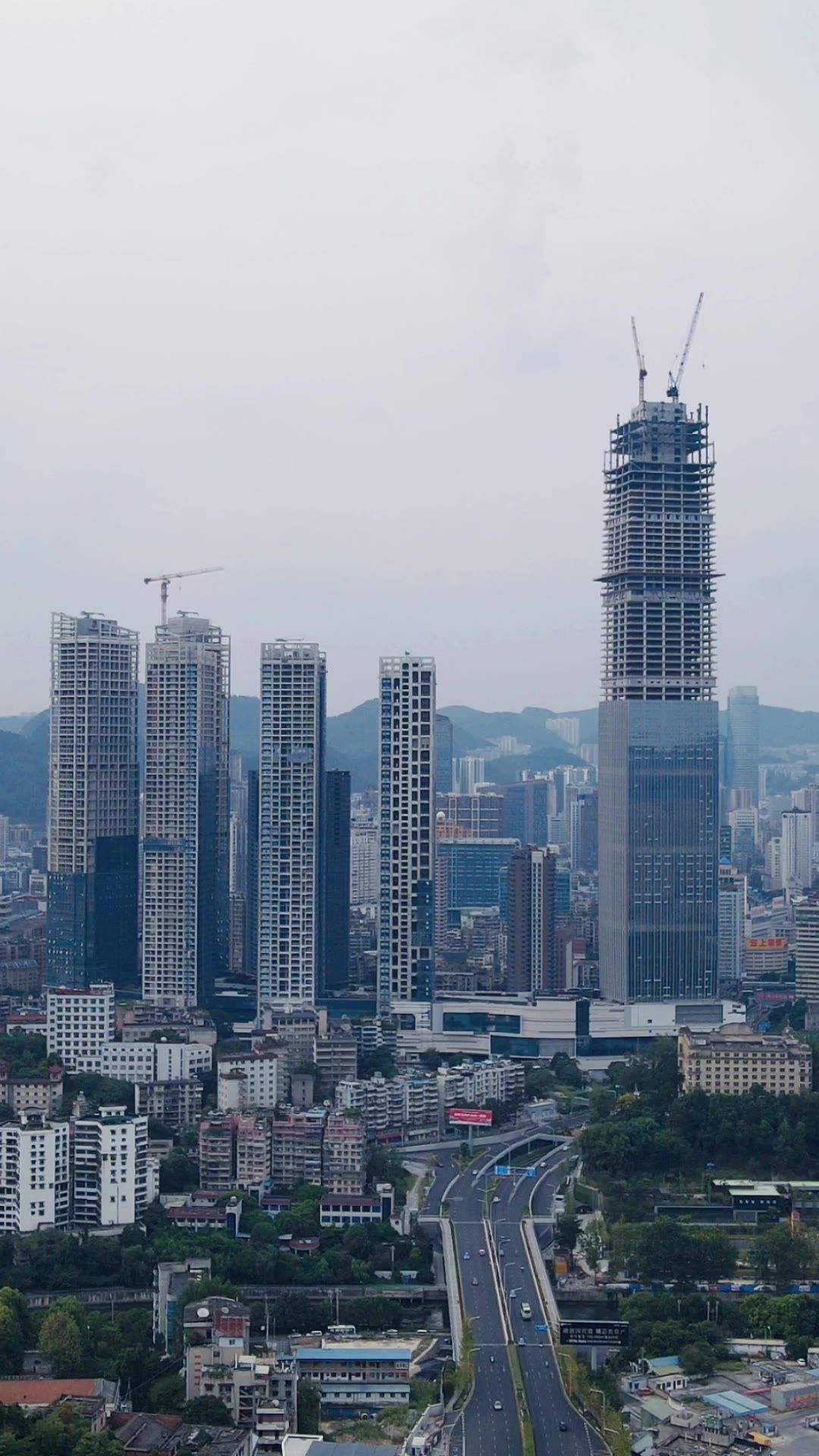 城市航拍在建商务大楼竖屏