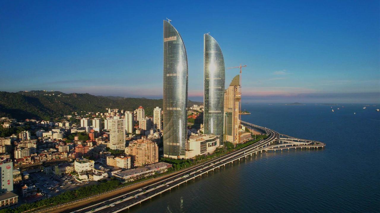 厦门航拍世贸海峡大厦景观