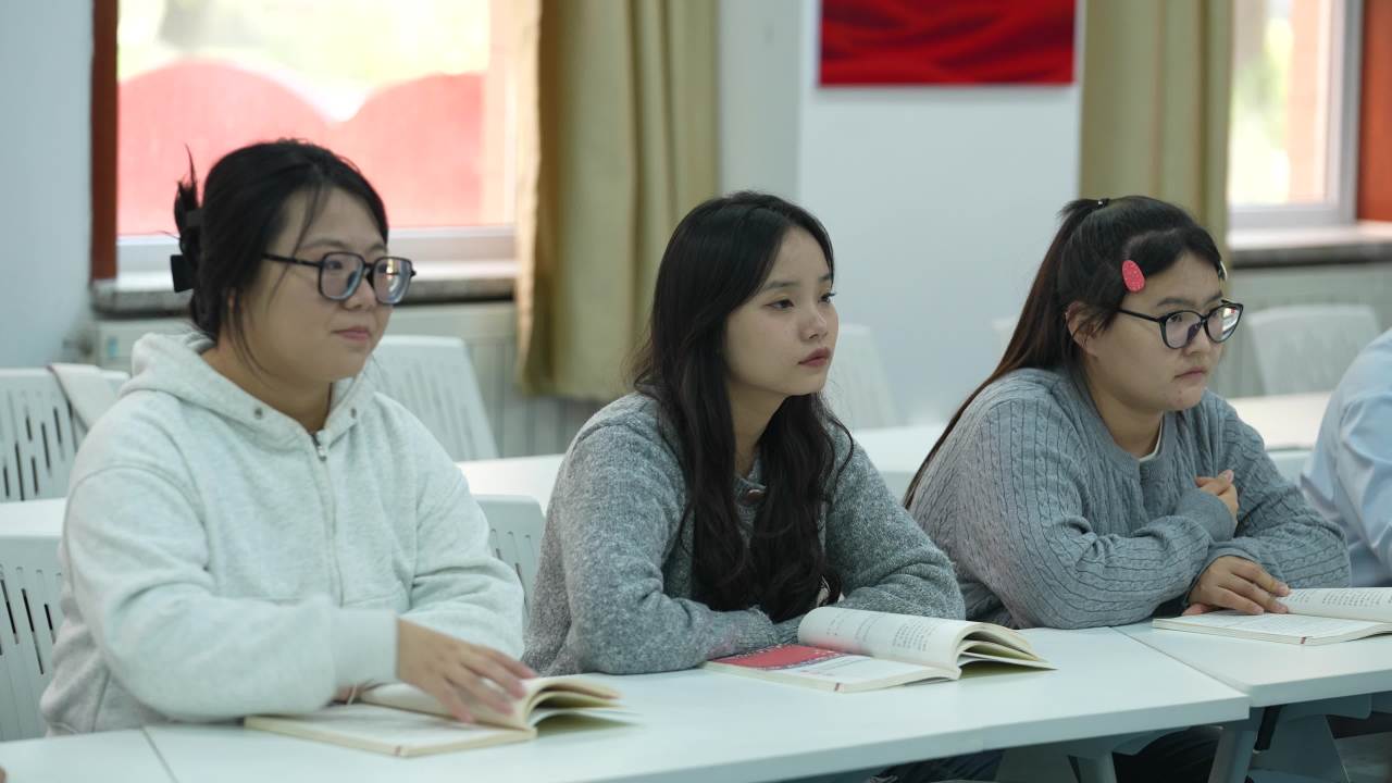 大学生上课