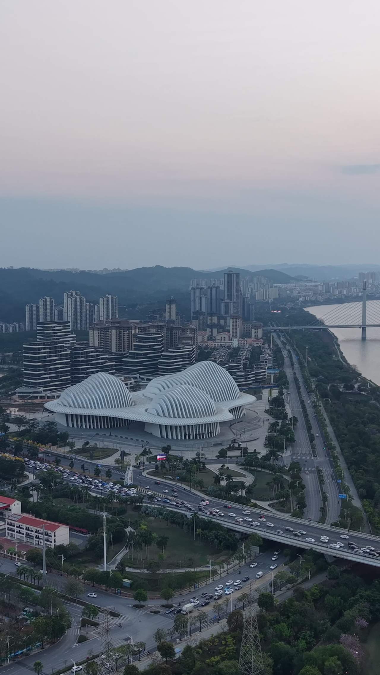 现代都市黄昏景象
