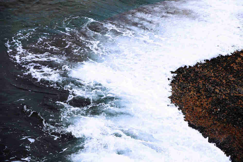 海滩海浪
