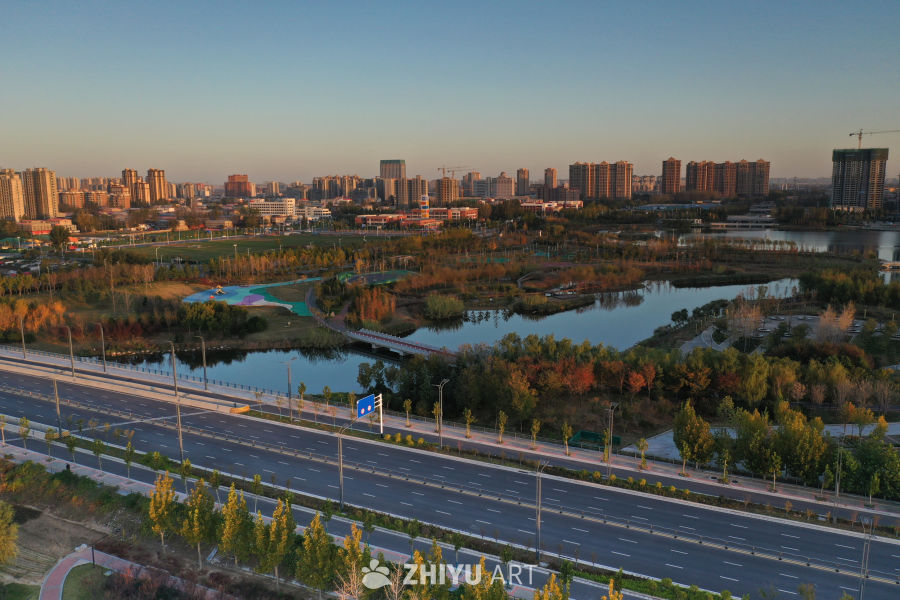 城市公园黄昏景色