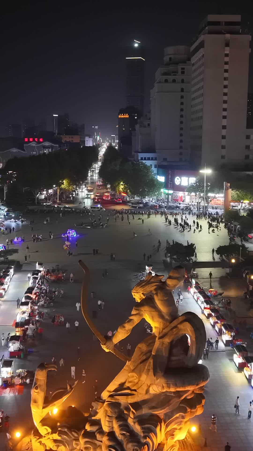 夜幕下的城市狂欢