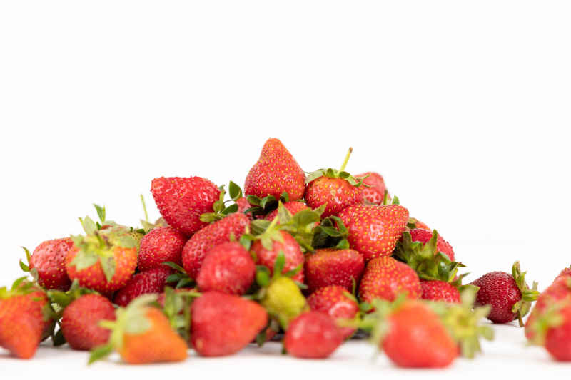 新鲜草莓水果实拍 1