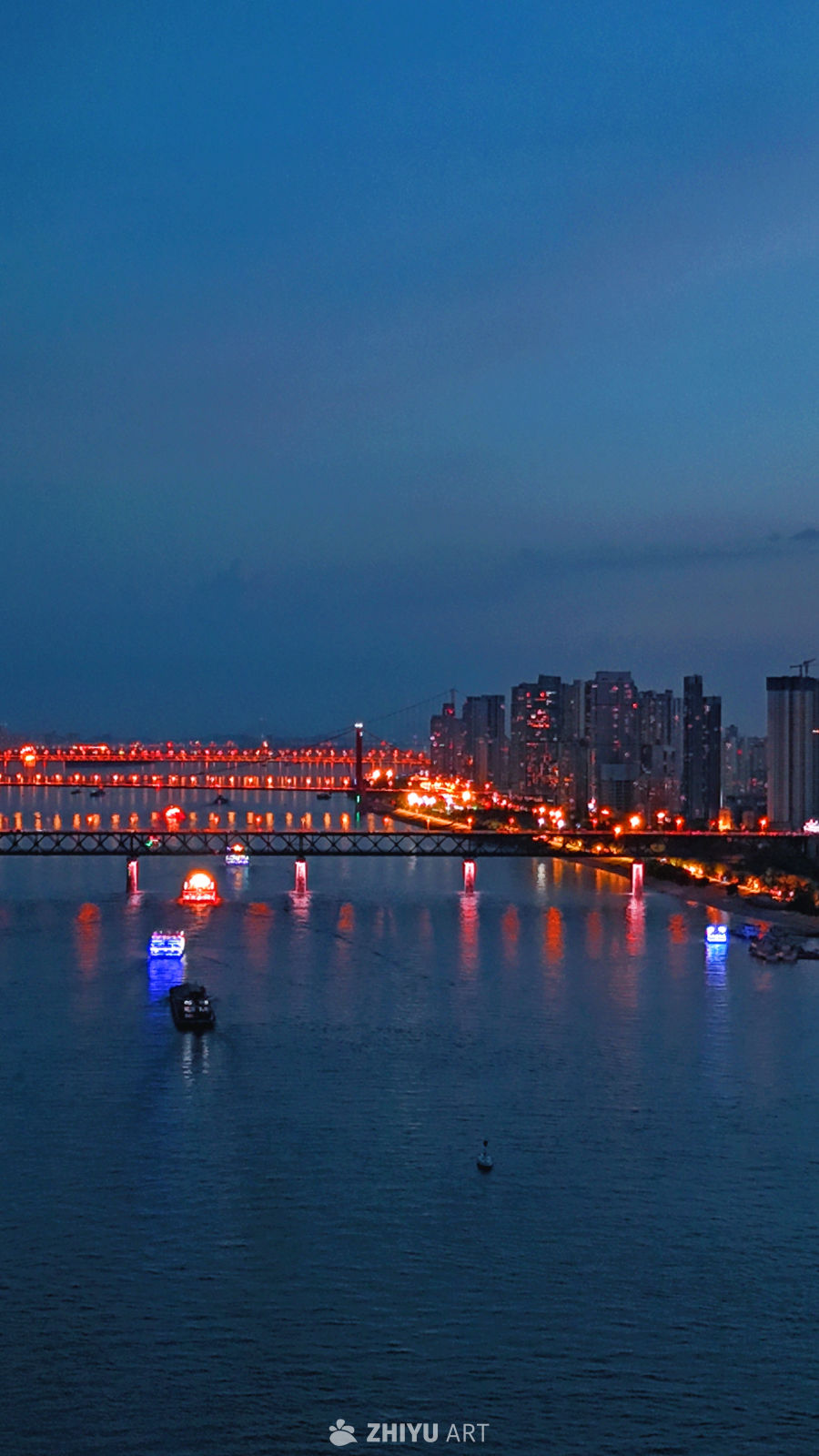 武汉长江两岸城市天际线