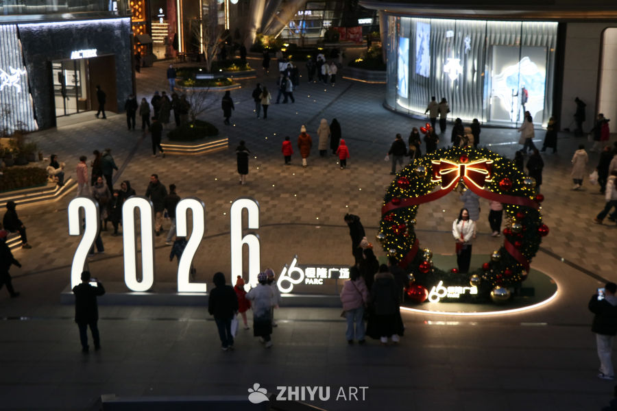 商场夜景：圣诞与新年交汇