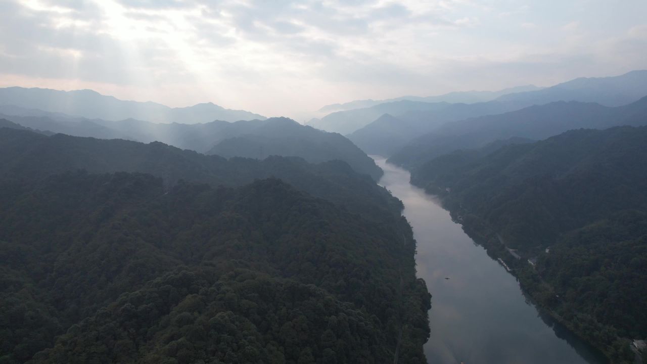 湖南郴州东江湖小东江清晨迷雾航拍 