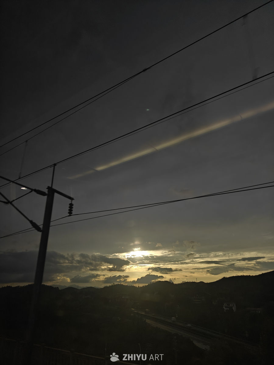 夕阳下的旅途