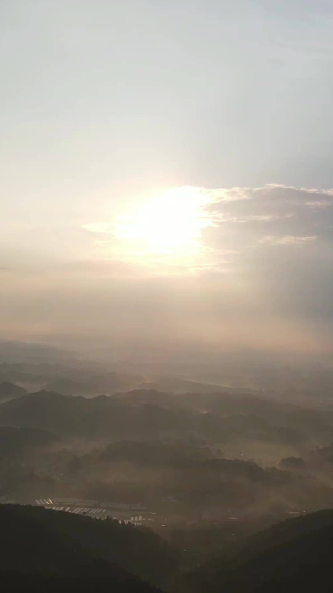 大山日出日落晚霞夕阳竖屏航拍