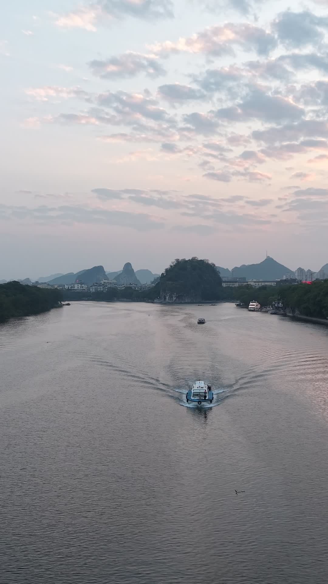 夕阳下的漓江