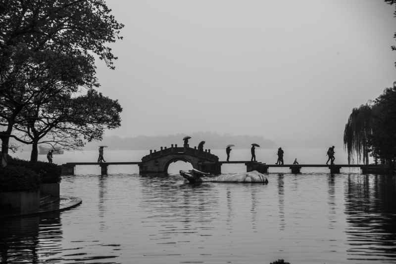 西湖烟雨