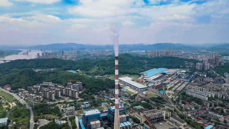 工业生产工厂烟囱炊烟航拍摄影图 