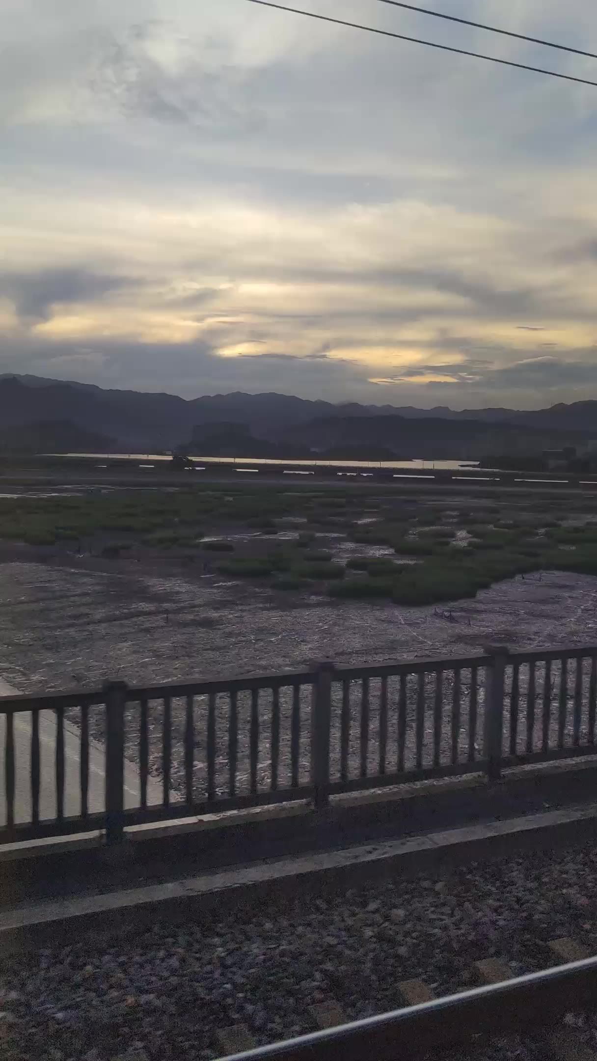 沿途火车窗外风景旅途风光实拍  
