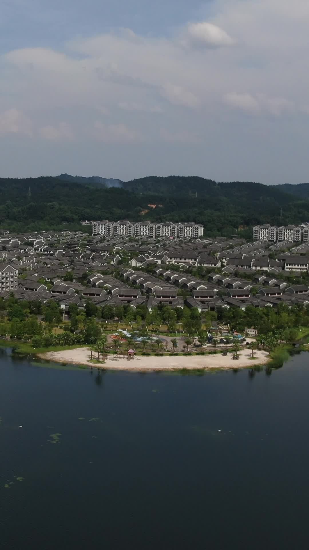 湖畔静谧住宅区
