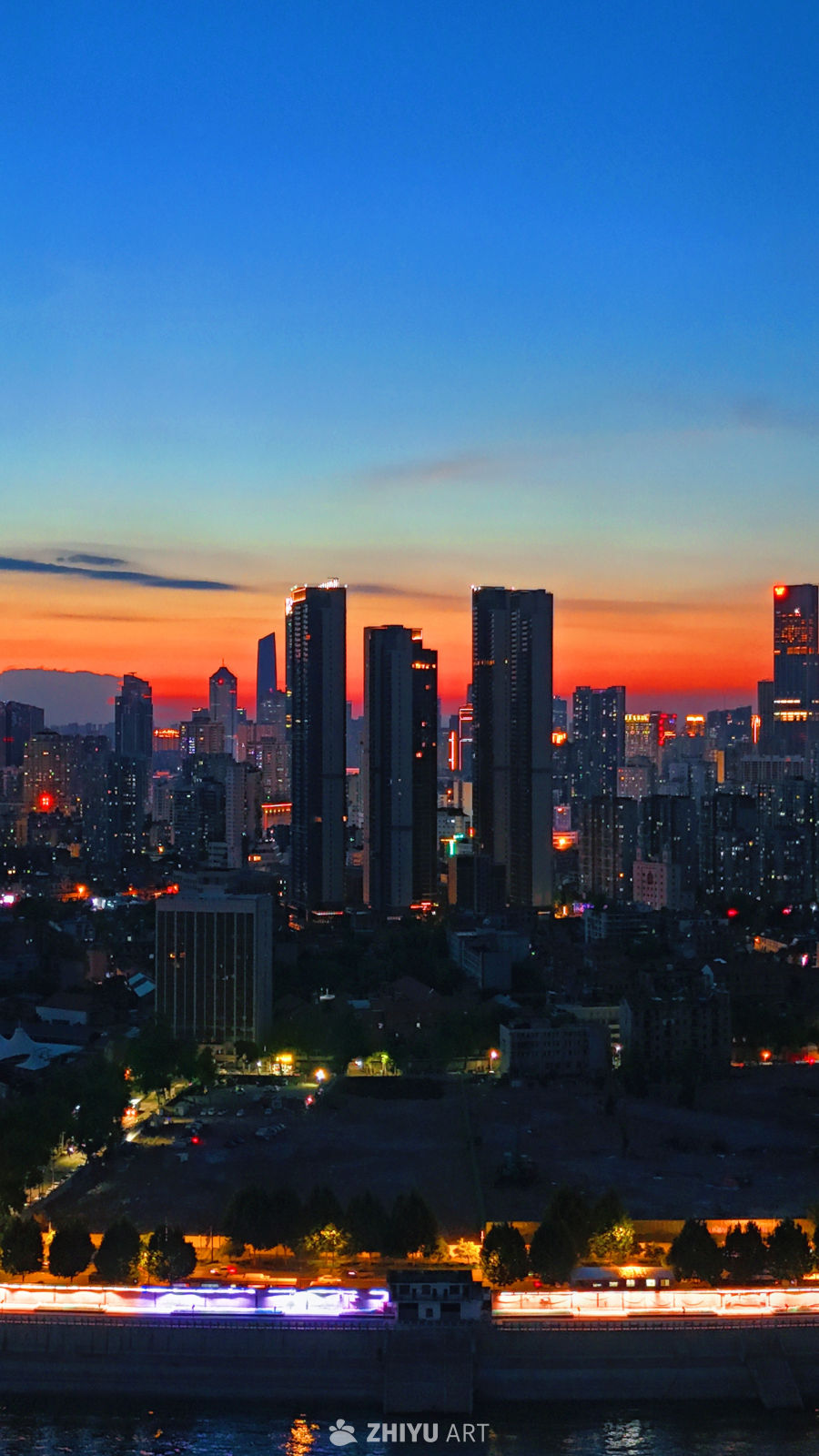 武汉长江两岸城市天际线