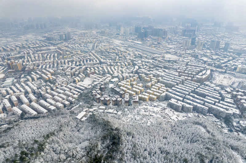 冬天雪景森林城市航拍摄影图