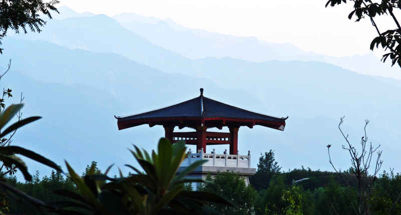 华山脚下