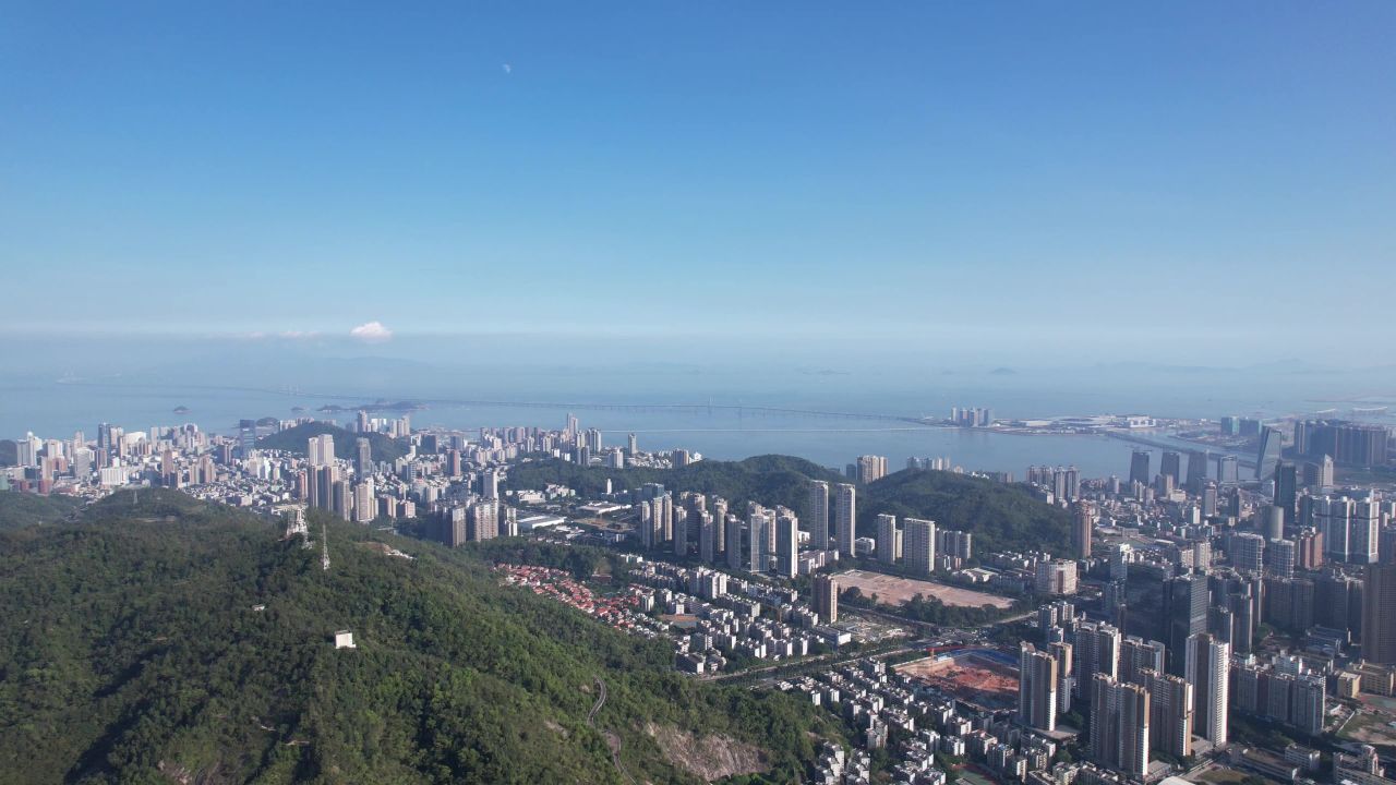 广东珠海城市大景蓝天白云天际线航拍 