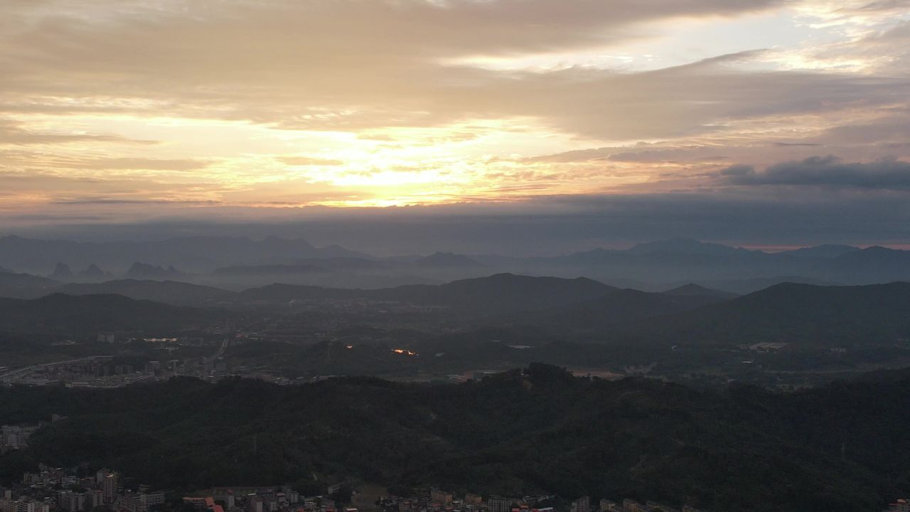 广东韶关城市清晨日出彩霞风景航拍 